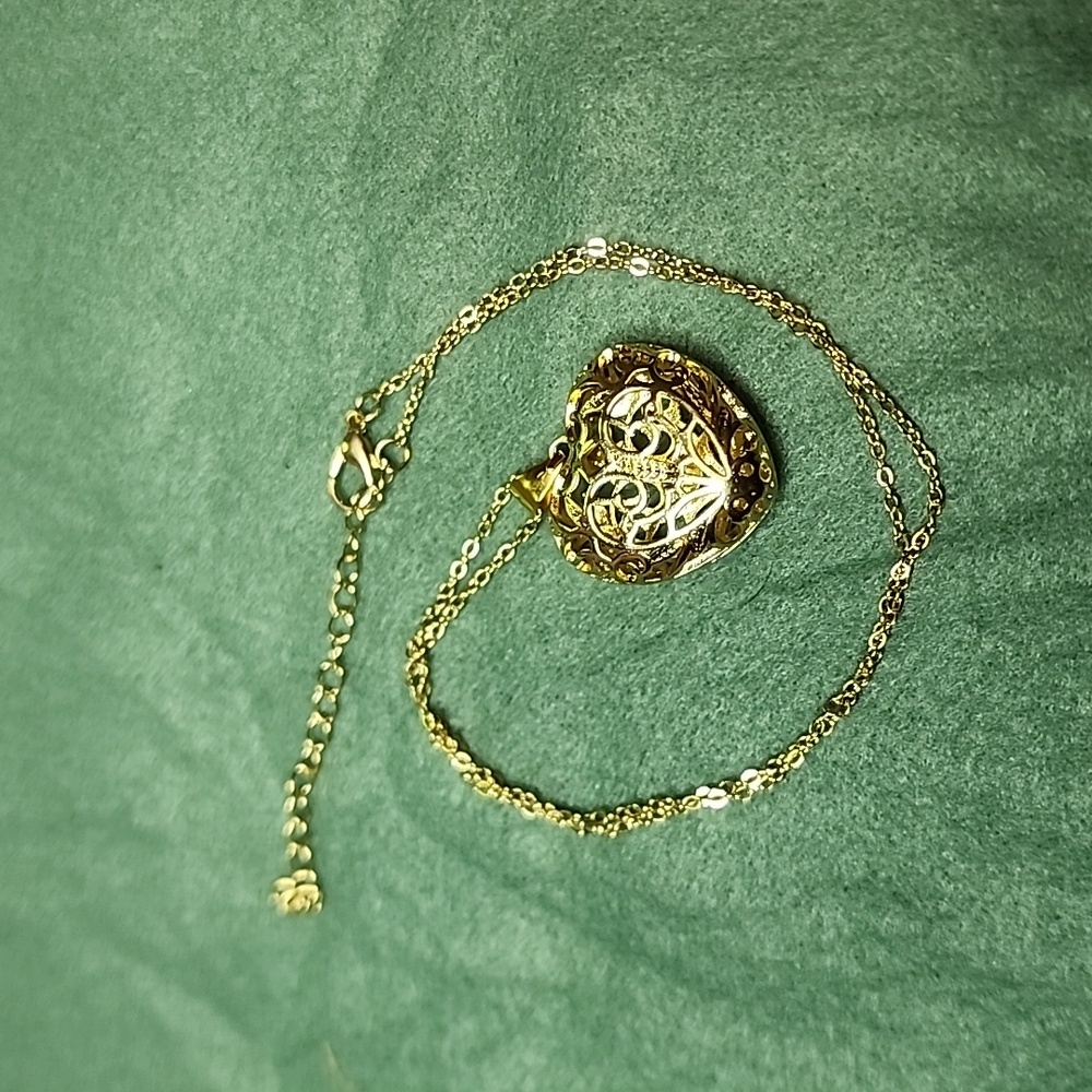3D Hollow Heart π Necklace - Picture 5 of 6